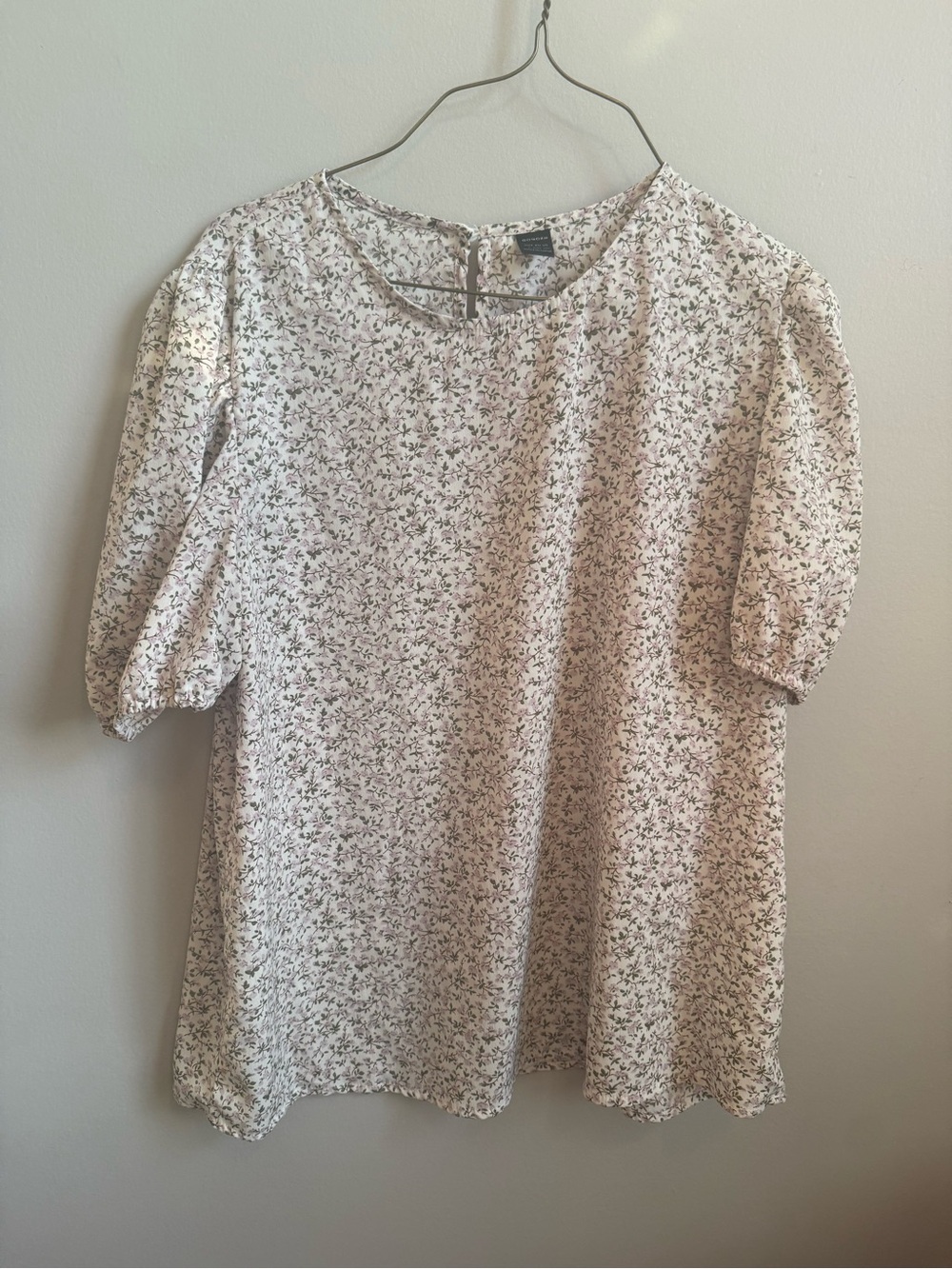 Cream Floral Puff-Sleeve Blouse with Subtle Green Print